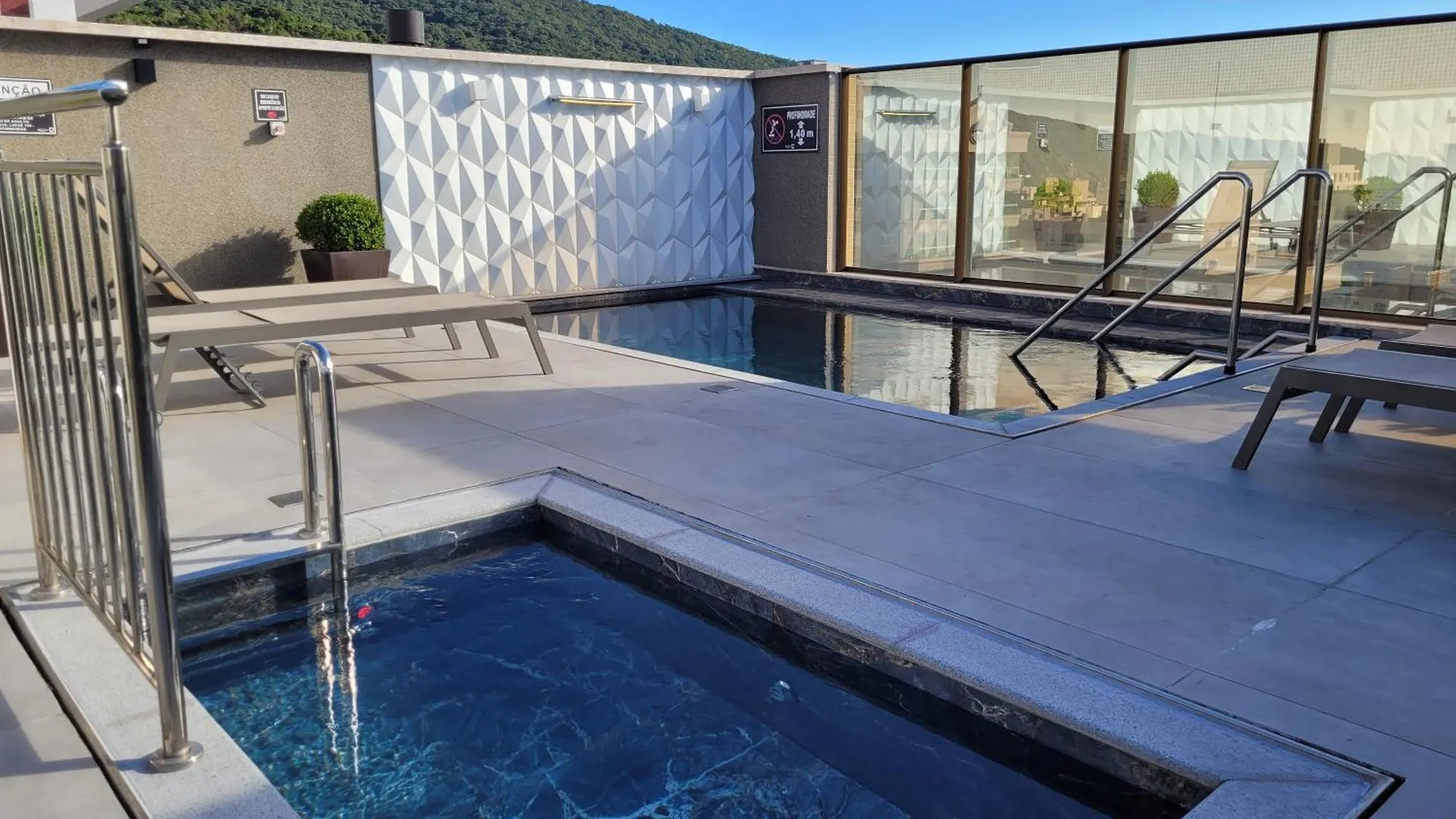 Apto Novo 2 Suites, Alto Padrao, Familiar, Piscina Aquecida No Condominio, 1 Quadra Mar Bombinhas 0*,