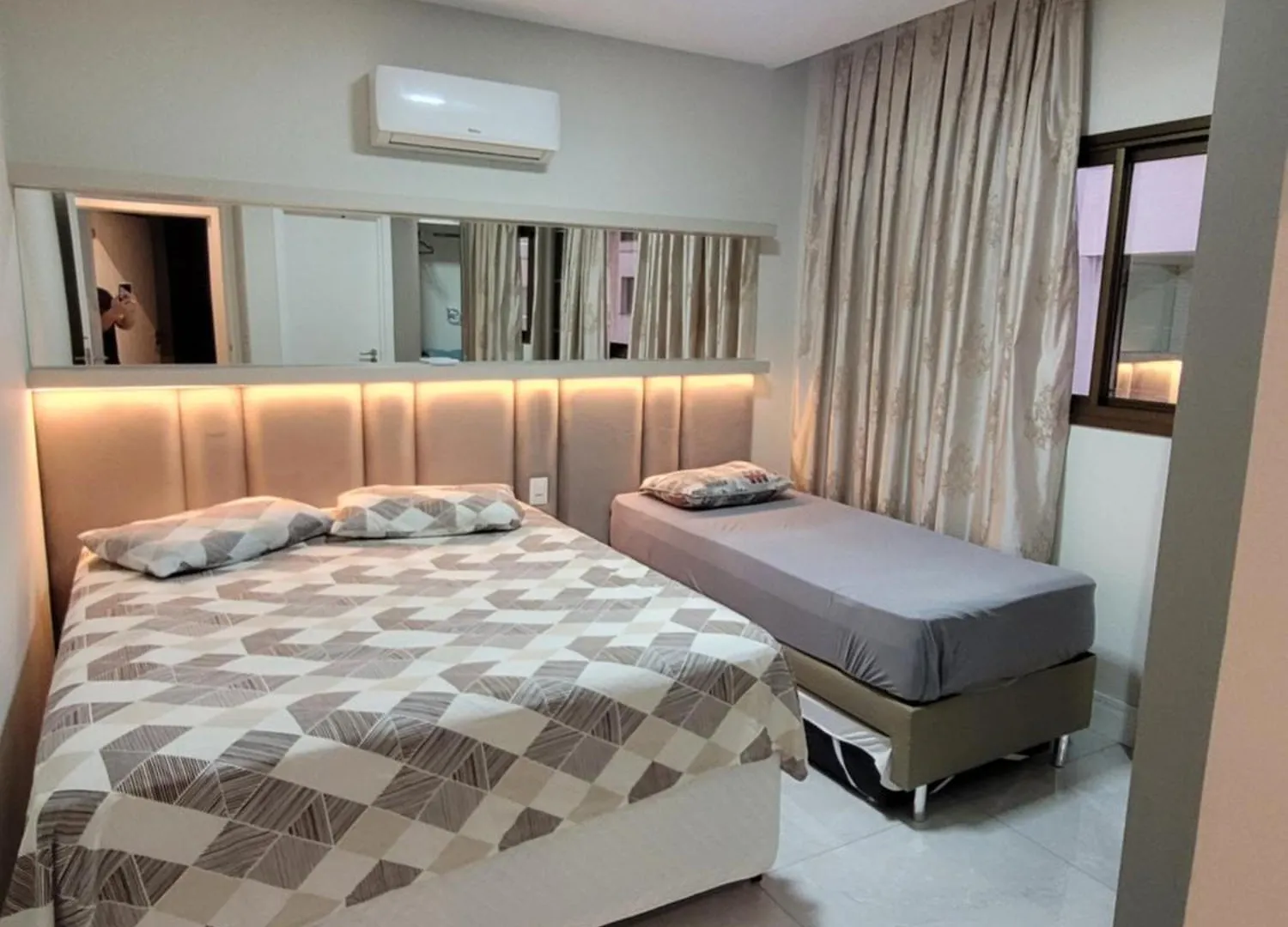Apto Novo 2 Suites, Alto Padrao, Familiar, Piscina Aquecida No Condominio, 1 Quadra Mar Bombinhas